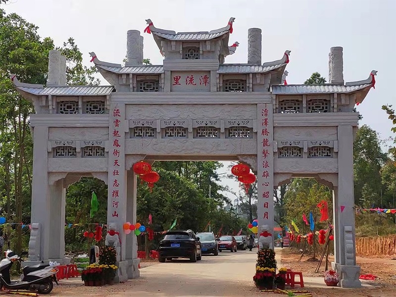 園林景區(qū)村口石牌坊大氣美觀的造型